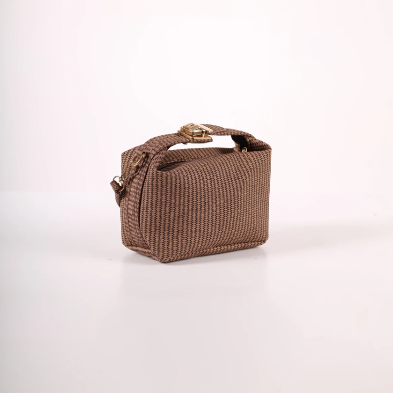 Braon reljefna torbica KA023 - rs-mangoshop.com