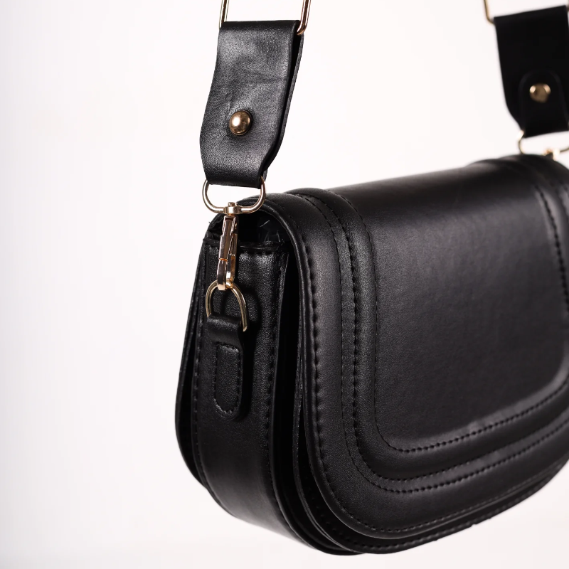 Crna tasnica sa platnenim kaisem KA047 - rs-mangoshop.com