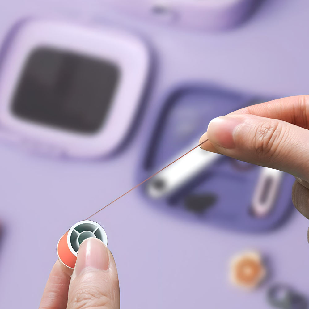 Komplet za sivenje sa magnetnom podlogom za igle i raznim koncima - rs-mangoshop.com