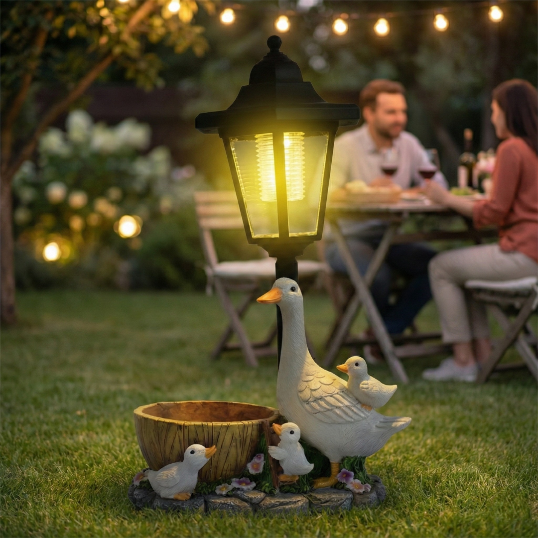 Solarna lampa sa figurama